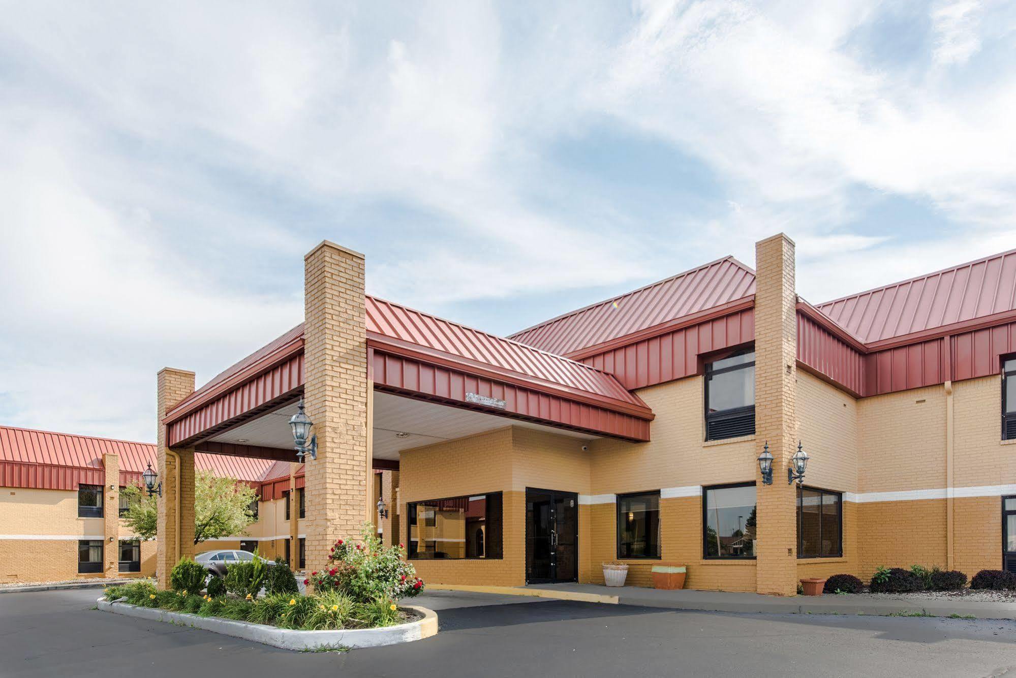 Cardinal Inn & Suites Muncie Exterior photo
