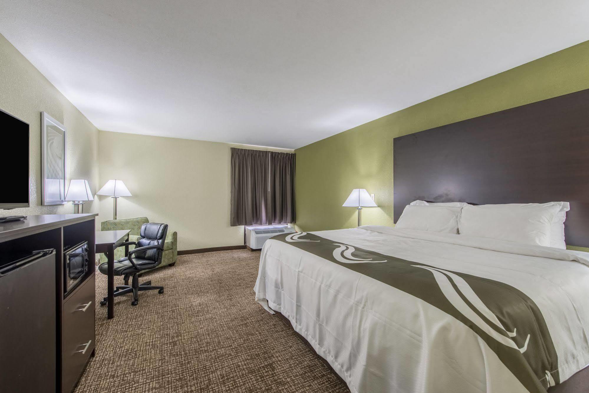 Cardinal Inn & Suites Muncie Exterior photo