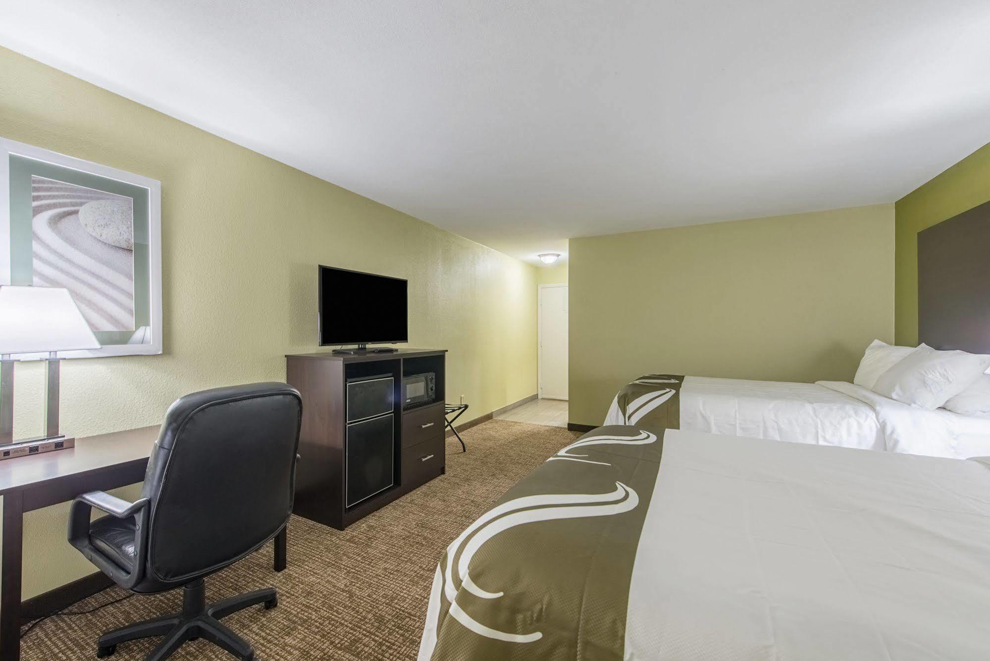 Cardinal Inn & Suites Muncie Exterior photo